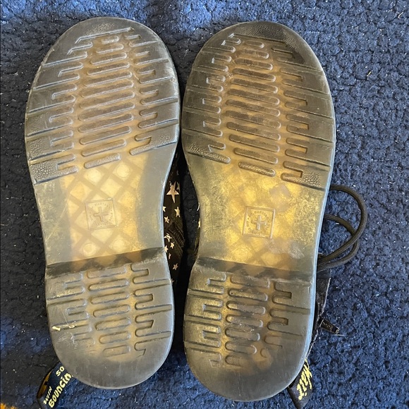 Dr. Martens Kids Black Star Boots - Picture 4 of 6